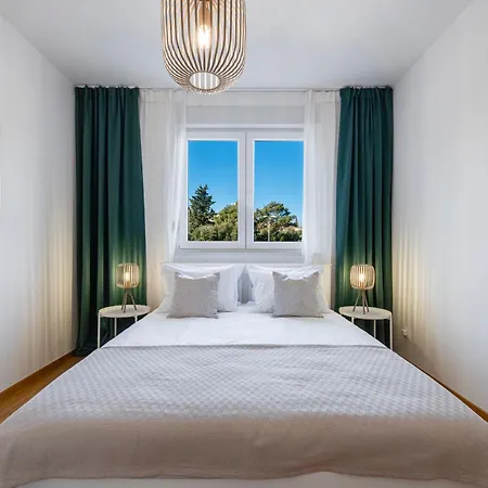 River I Cozy & Elegant For 4 With Private Parking *