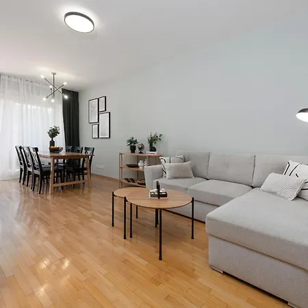 River Apartment *