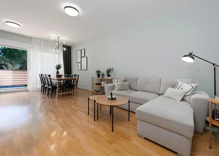 River Apartment *