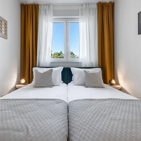 River I Cozy & Elegant For 4 With Private Parking