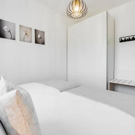 River I Cozy & Elegant For 4 With Private Parking
